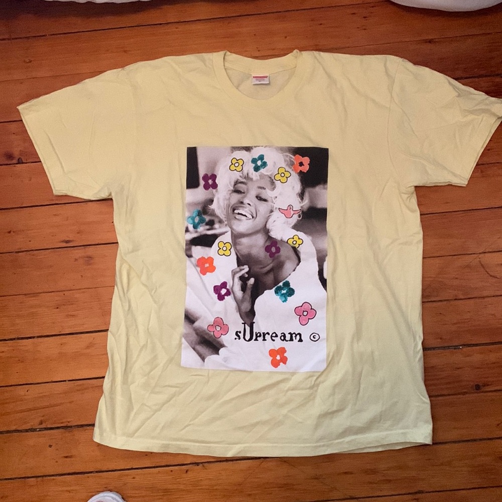 Supreme Naomi tee